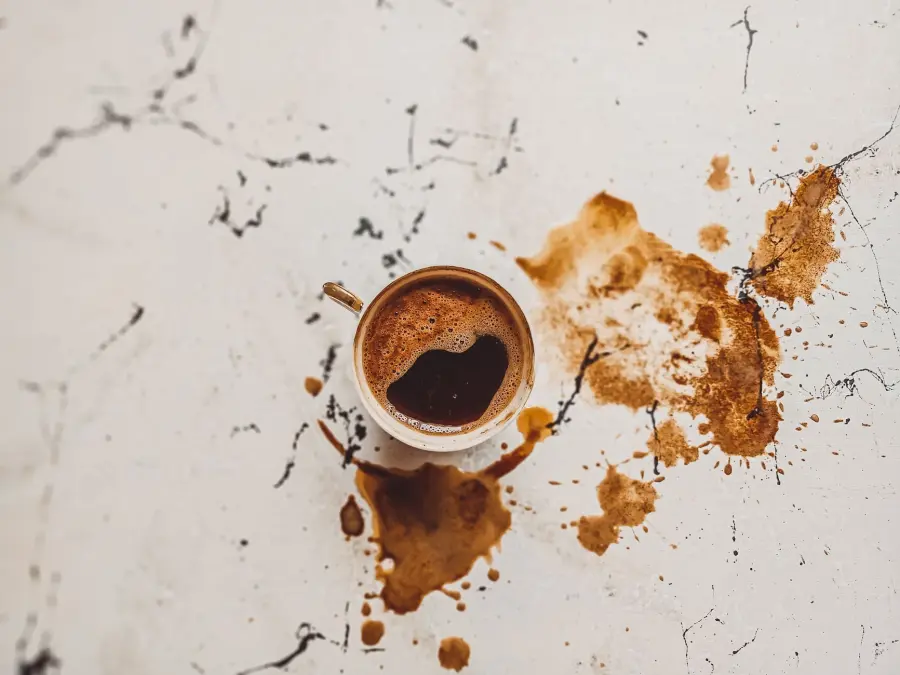 Come togliere macchia di caffè dai tessuti