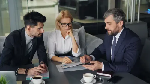 Quanto costa farsi aiutare con i debiti: i numeri di un mercato senza listini