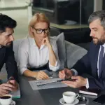 Quanto costa farsi aiutare con i debiti: i numeri di un mercato senza listini