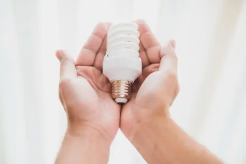 Come risparmiare sulla bolletta della luce con 5 semplici trucchi