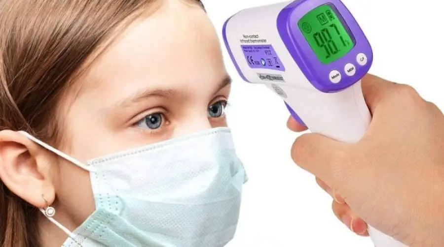 Come si utilizza il termometro a infrarossi per la misurazione della temperatura corporea?