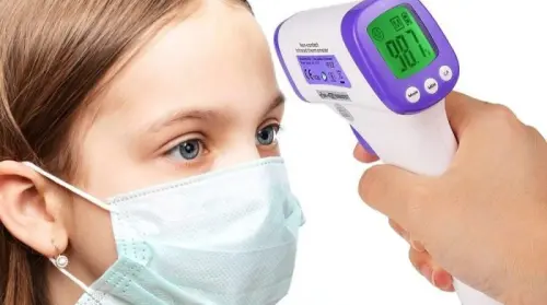 Come si utilizza il termometro a infrarossi per la misurazione della temperatura corporea?