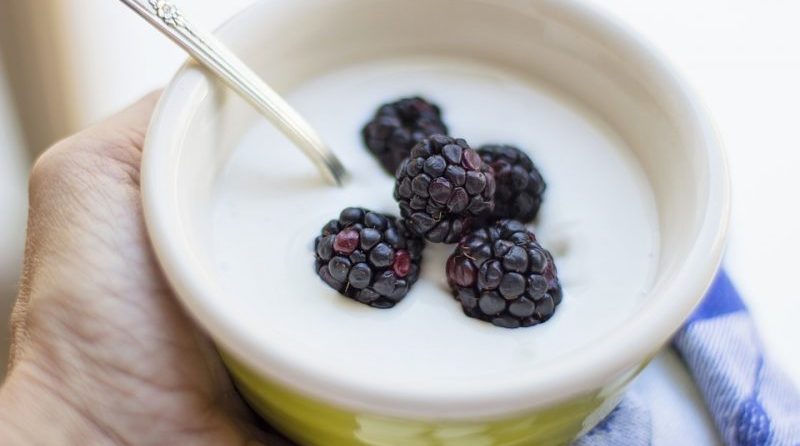 Come fare lo yogurt naturale in casa, senza yogurtiera