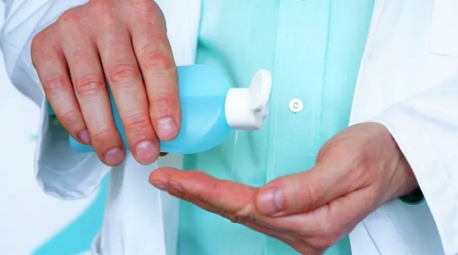 Come fare un disinfettante per le mani in casa - stile amuchina