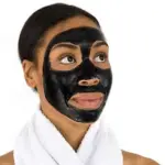 Come applicare correttamente una maschera sul viso