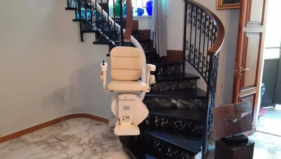 Come ottenere agevolazioni e contributi per installare un montascale