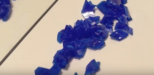 Come creare un cristallo blu in casa