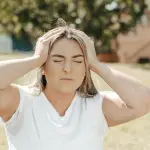 Come far passare il mal di testa: metodi, rimedi naturali e soluzioni per il mal di testa fortissimo