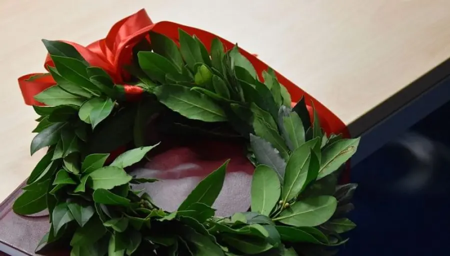 Come fare una corona d'alloro