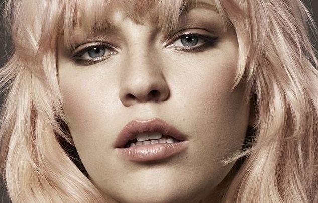 Come fare un taglio scalato, tagliare i capelli scalati