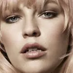 Come fare un taglio scalato, tagliare i capelli scalati