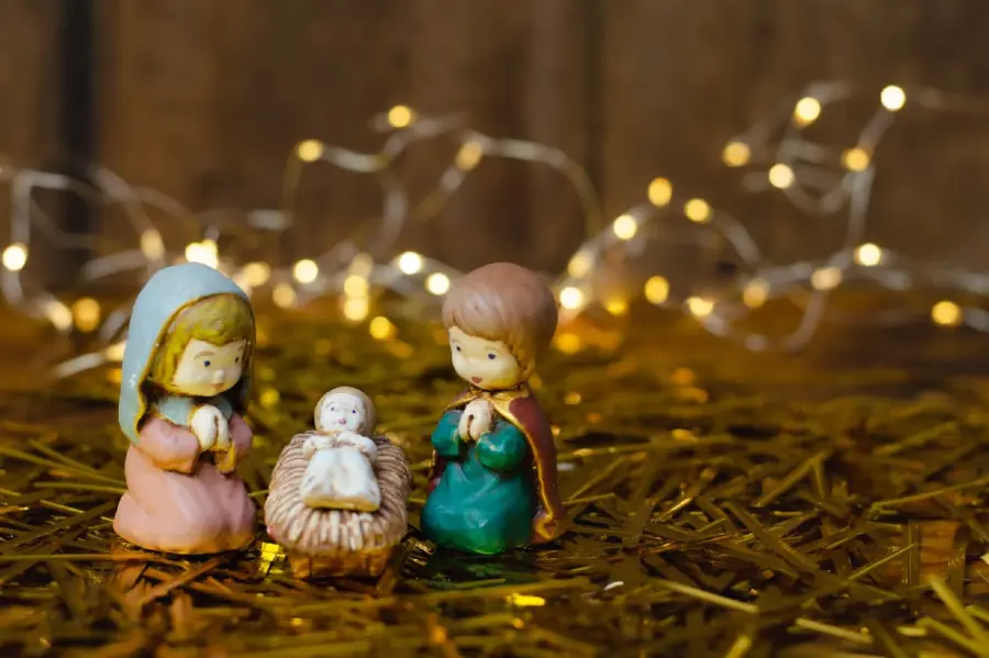 Come allestire un perfetto presepe in ceramica per Natale