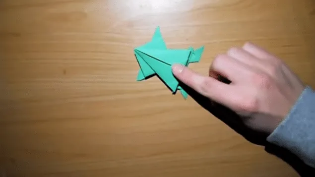 Come fare gli origami di carta semplici per bambini | La rana che salta