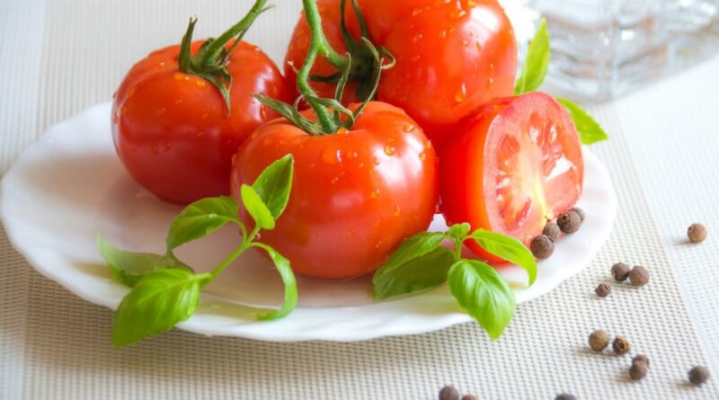 Come conservare i pomodori freschi più a lungo  --- (Fonte immagine: https://comefare.com/wp-content/uploads/2023/02/pomodori-800x445.jpg)