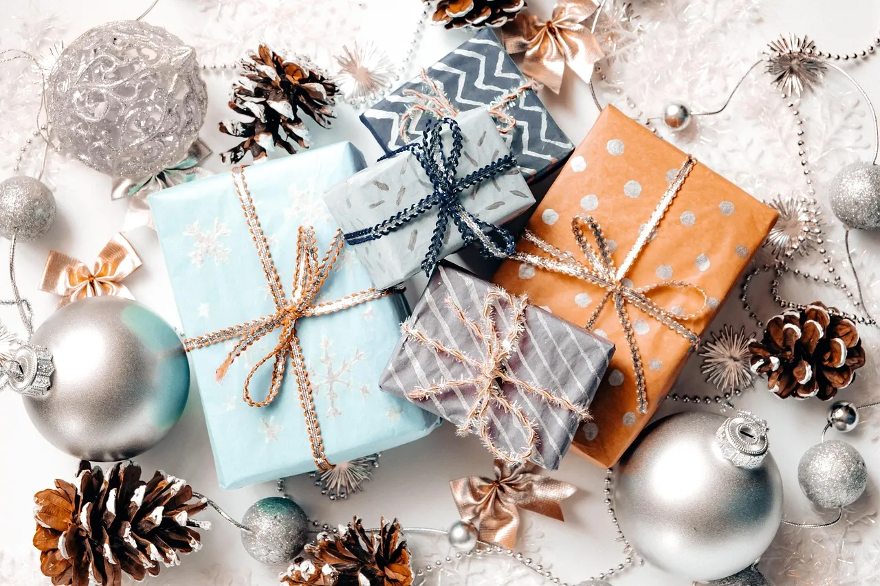 Come risparmiare sui regali di Natale: l’equilibrio perfetto tra economia e sorrisi